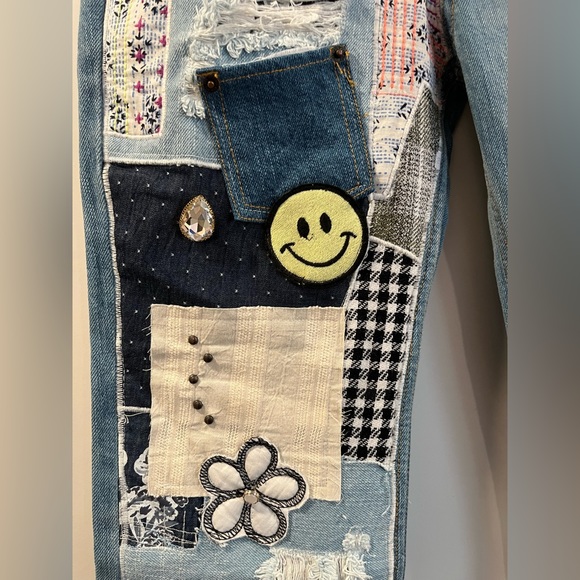 Gently Used BDG Urban Outfitters Women’s Bootleg Jeans with Patches Size 26 - Picture 3 of 12